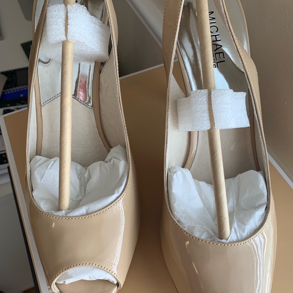 MICHAEL Michael Kors York Sling Heel in Nude - Picture 3 of 6
